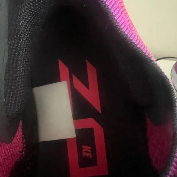Nike Pink and Black Athletic Shoes for Performance - Picture 7 of 7